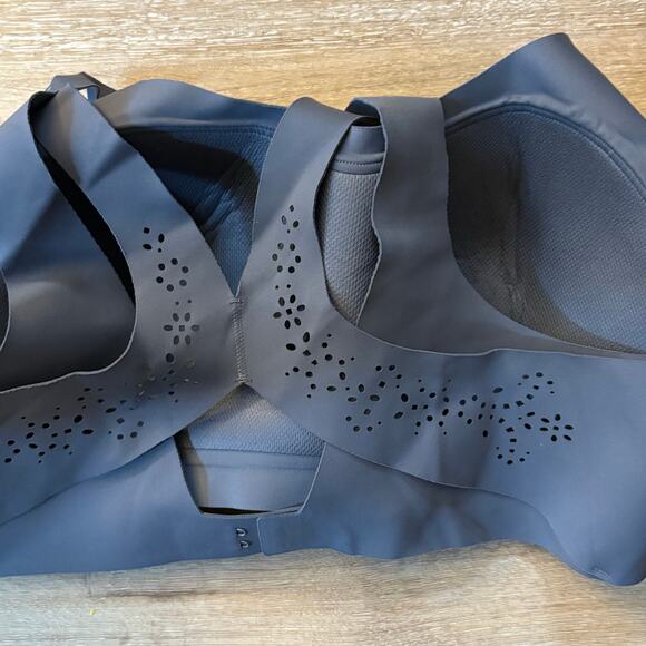 Victoria’s Secret Sports Bra - Picture 3 of 4